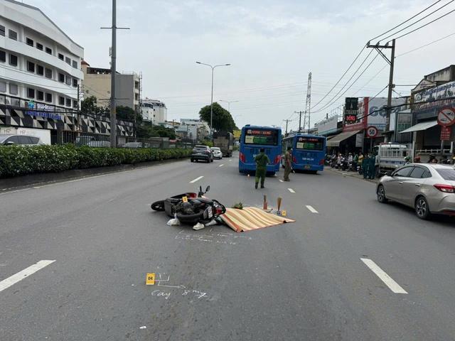 Tai nạn do phụ nữ lái xe đi vào điểm mù ô tô: CSGT cảnh báo khẩn - Ảnh 2.