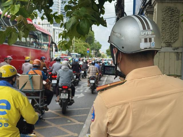 Lãnh đạo CSGT TP.HCM nói về những khó khăn khi phạt nguội xe máy - Ảnh 3.