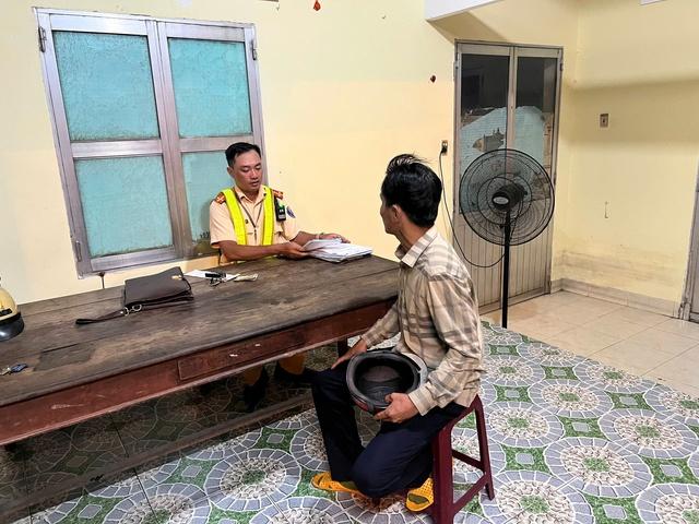 Uống vì nể bạn, người đàn ông nhận 'quà' kịch khung từ CSGT - Ảnh 3.