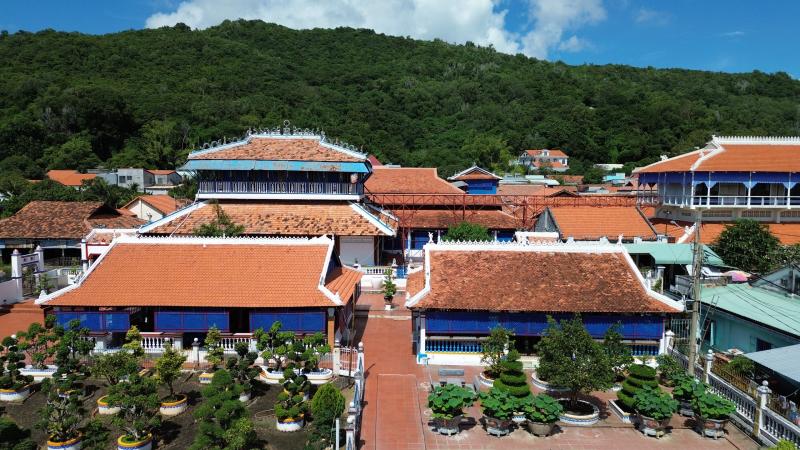 Nhà lớn Long Sơn có cây me trăm tuổi ở đâu, lồng liệt có gì lạ? - Ảnh 5.