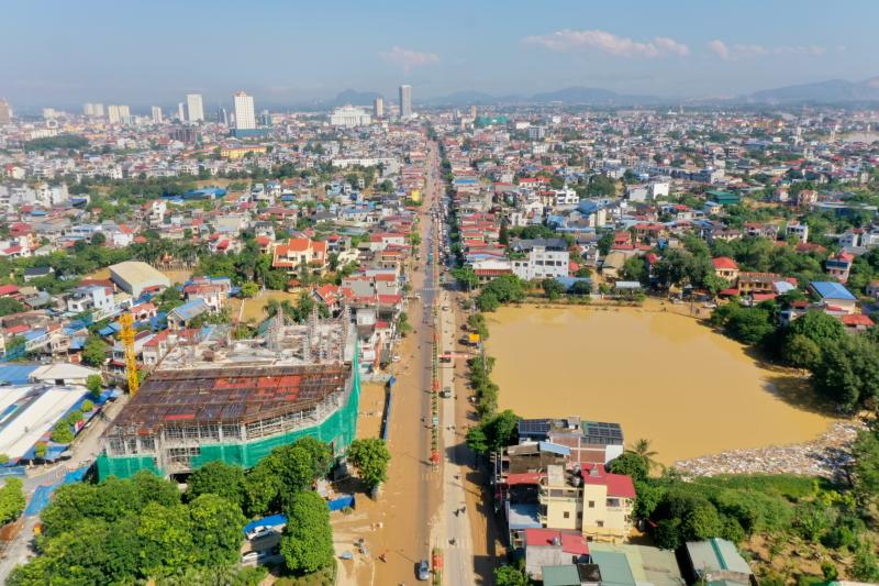 Nước lũ ở Thái Nguyên đang rút, từ trên cao thấy bùn non đặc quánh  - Ảnh 15.