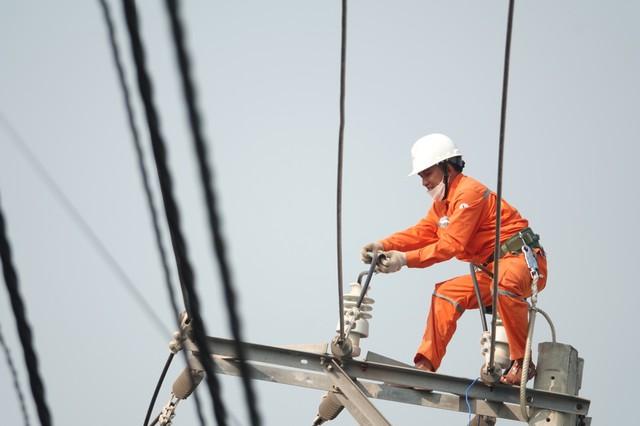 Đặt mục tiêu đào tạo 25.000 - 35.000 kỹ sư, chuyên gia năng lượng hạt nhân, tái tạo...- Ảnh 1.
