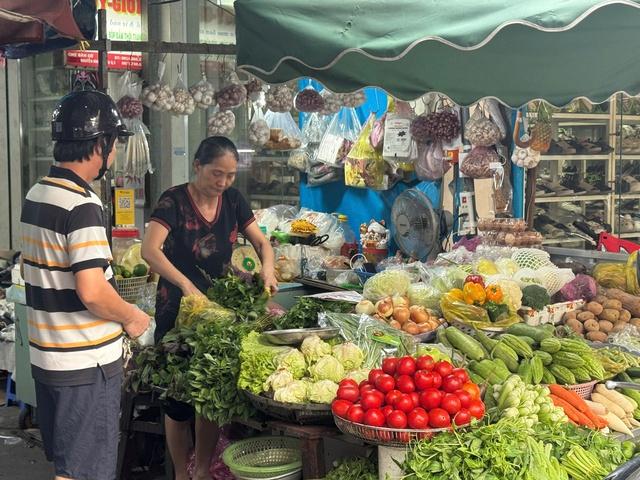 Đời chợ ở TP.HCM: Ai giữ lại một thời chợ?- Ảnh 1.