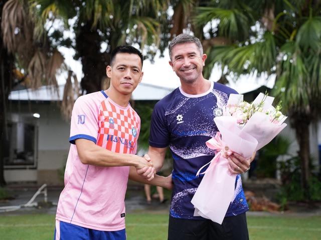 Sếp lớn CLB Hà Nội nói điều bất ngờ trong ngày huyền thoại Harry Kewell ra mắt truyền thông- Ảnh 6.