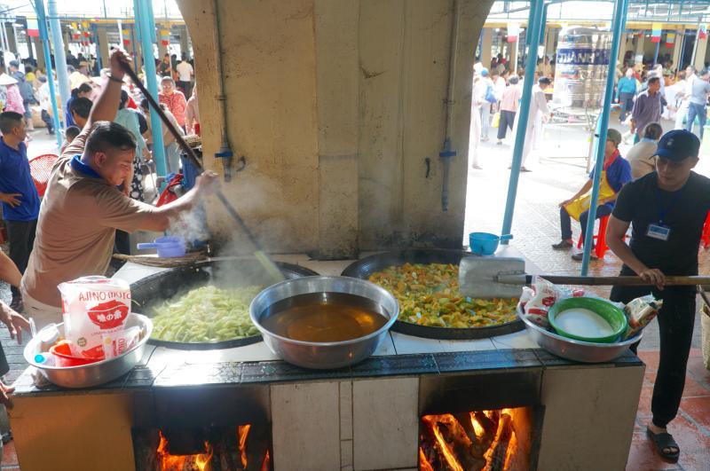 Hội yến Diêu Trì Cung: Bếp chay nấu 10 tấn gạo phục vụ hàng ngàn người dự đại lễ - Ảnh 6.