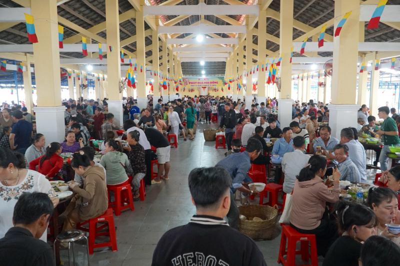 Hội yến Diêu Trì Cung: Bếp chay nấu 10 tấn gạo phục vụ hàng ngàn người dự đại lễ - Ảnh 8.