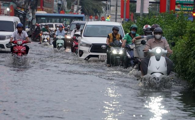 TP.HCM sắp đón đợt triều cường lớn: Có khả năng vượt báo động 3 - Ảnh 2.