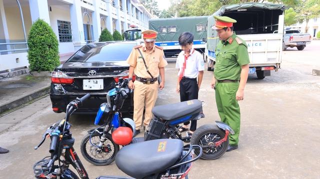 Hiểm họa từ độ chế xe đạp điện của học sinh đến trường - Ảnh 3.