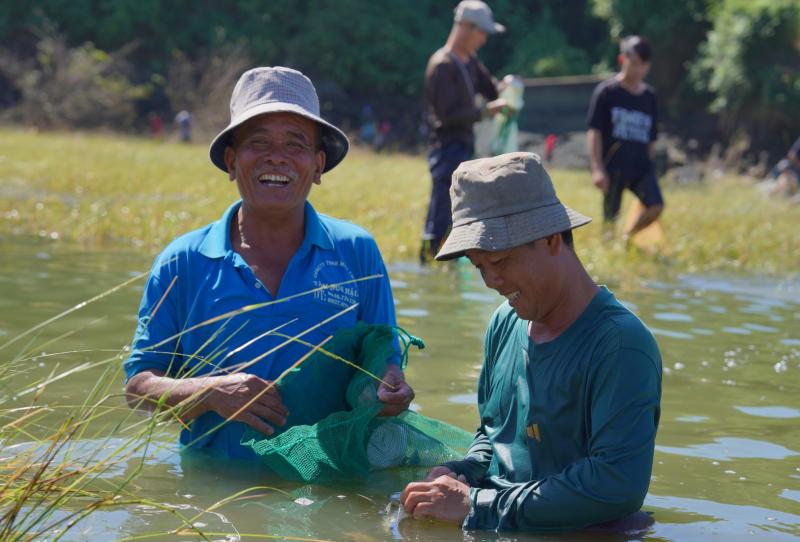 Bắt cá 'khủng' ở chân đập tràn thủy điện lớn nhất miền Nam- Ảnh 9.