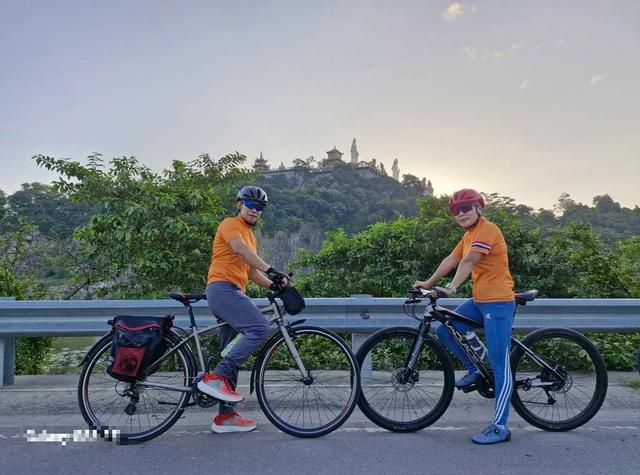 Bí quyết giữ sức khỏe tốt từ đôi vợ chồng lớn tuổi vượt qua bệnh tật - Ảnh 2.