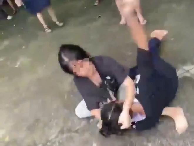 TP.HCM: Công an xác minh các clip nữ sinh đánh nhau - Ảnh 2.