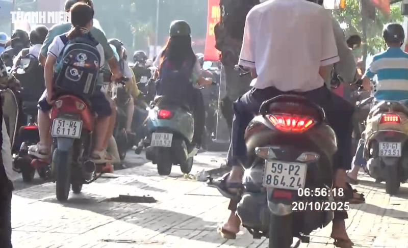 5 phút, 144 xe máy đi trên vỉa hè Gò Vấp bị CSGT Hàng Xanh phạt nguội - Ảnh 5.