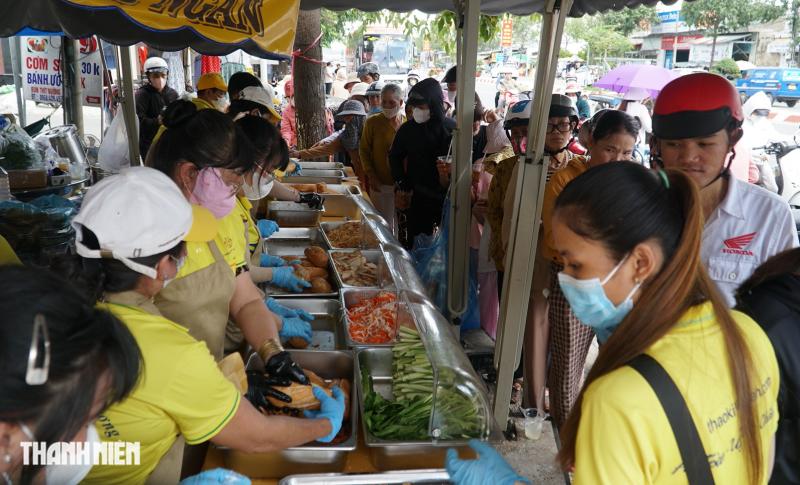 Tòa thánh Tây Ninh chào đón Hội yến Diêu Trì Cung với Biển hiệu 0 đồng rợp đường - Ảnh 5.
