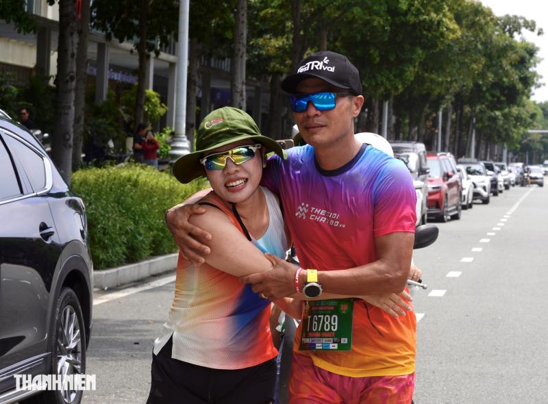 Ảnh đẹp trên hành trình chạy bộ 310 km trong hơn 56 tiếng của 'Trường điên' - Ảnh 3.