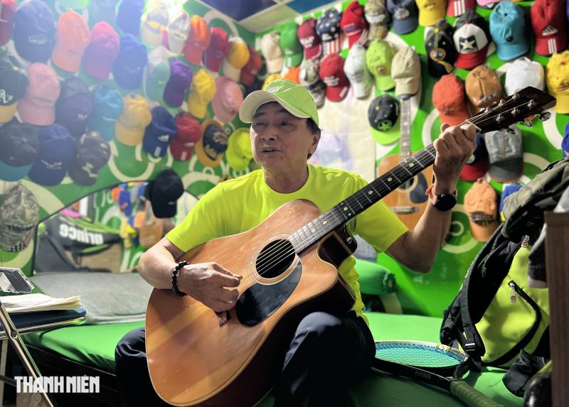 Chủ căn nhà màu hồng ở TP.HCM: Mặc đồ 'tông xuyệt tông' chơi tennis mỗi ngày - Ảnh 6.
