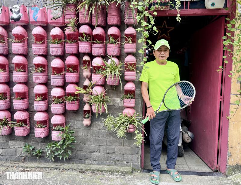 Chủ căn nhà màu hồng ở TP.HCM: Mặc đồ 'tông xuyệt tông' chơi tennis mỗi ngày - Ảnh 1.