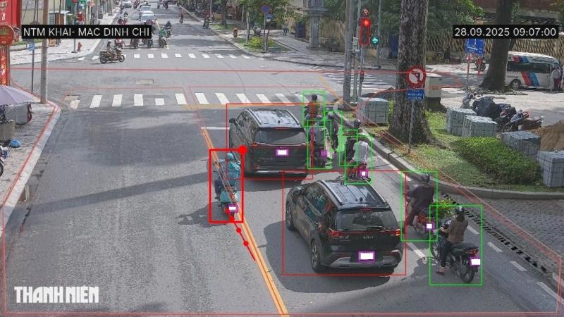 Camera AI của CSGT TP.HCM bắt lỗi hàng loạt xe máy vượt đèn đỏ ở trung tâm- Ảnh 8. Camera AI của CSGT TP.HCM bắt lỗi hàng loạt xe máy vượt đèn đỏ ở trung tâm- Ảnh 8.