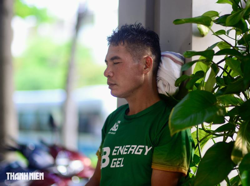 Ảnh đẹp trên hành trình chạy bộ 310 km trong hơn 56 tiếng của 'Trường điên' - Ảnh 5.