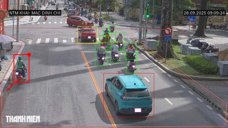 Camera AI của CSGT TP.HCM bắt lỗi hàng loạt xe máy vượt đèn đỏ ở trung tâm- Ảnh 9. Camera AI của CSGT TP.HCM bắt lỗi hàng loạt xe máy vượt đèn đỏ ở trung tâm- Ảnh 9.