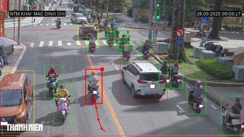Camera AI của CSGT TP.HCM bắt lỗi hàng loạt xe máy vượt đèn đỏ ở trung tâm- Ảnh 7. Camera AI của CSGT TP.HCM bắt lỗi hàng loạt xe máy vượt đèn đỏ ở trung tâm- Ảnh 7.