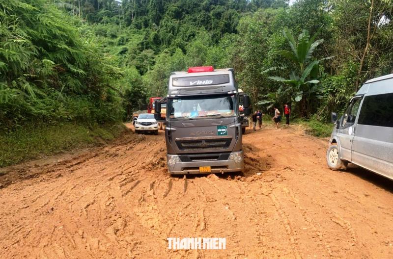 Cận cảnh con đường 'đau khổ' nhất Đà Nẵng khiến người dân, cánh tài xế 'rùng mình' - Ảnh 4.