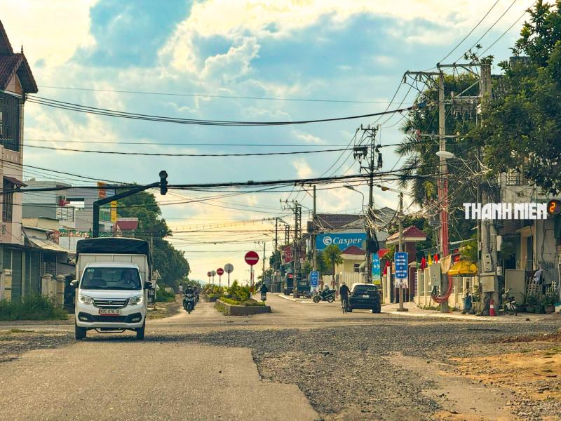 Đường 457 tỉ đồng ở Quảng Ngãi 'tệ hơn đường làng' - Ảnh 12.
