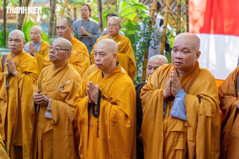 Lễ trà tỳ, nhập bảo tháp trưởng lão hòa thượng Thích Từ Thông ở chùa Thanh Sơn - Ảnh 11.