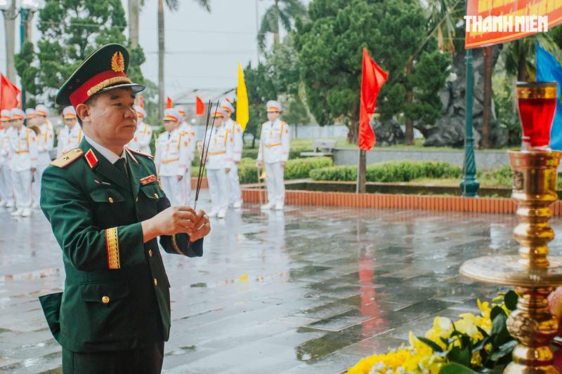 Truy điệu và an táng 34 hài cốt liệt sĩ tại quy tập tại P.Quảng Trị- Ảnh 2.