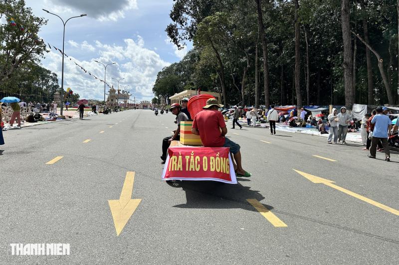 Tòa thánh Tây Ninh chào đón Hội yến Diêu Trì Cung với Biển hiệu 0 đồng rợp đường - Ảnh 8.