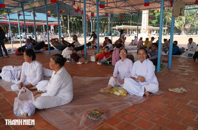 Đại lễ Hội yến Diêu Trì Cung 2025: Người hành hương ồ ạt đến Toà Thánh  - Ảnh 10.