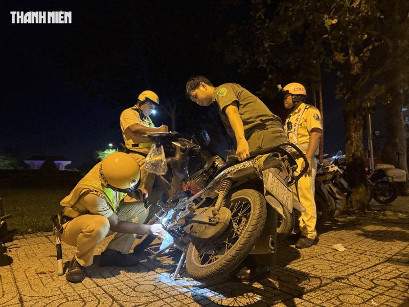 Bị CSGT phạt nồng độ cồn, người say cãi: 'Tôi uống nhưng đi đúng, anh phải thôngcảm' - Ảnh 8.