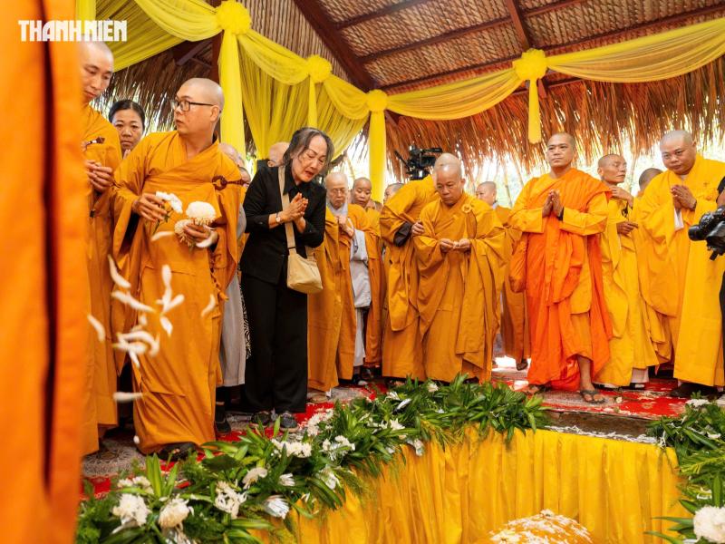 Lễ trà tỳ, nhập bảo tháp trưởng lão hòa thượng Thích Từ Thông ở chùa Thanh Sơn - Ảnh 16.