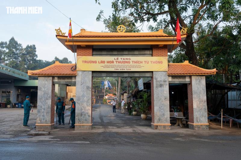 Lễ trà tỳ, nhập bảo tháp trưởng lão hòa thượng Thích Từ Thông ở chùa Thanh Sơn - Ảnh 2.
