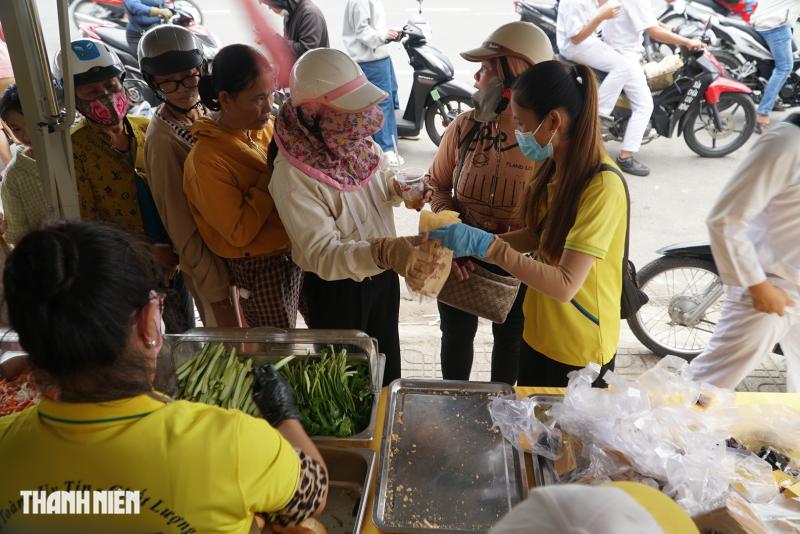 Tòa thánh Tây Ninh chào đón Hội yến Diêu Trì Cung với Biển hiệu 0 đồng rợp đường - Ảnh 6.