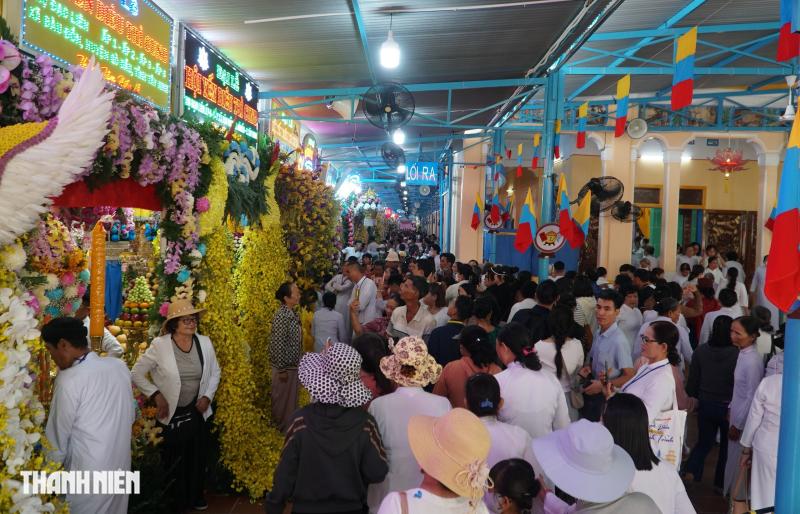Đại lễ Hội yến Diêu Trì Cung 2025: Người hành hương ồ ạt đến Toà Thánh  - Ảnh 6.