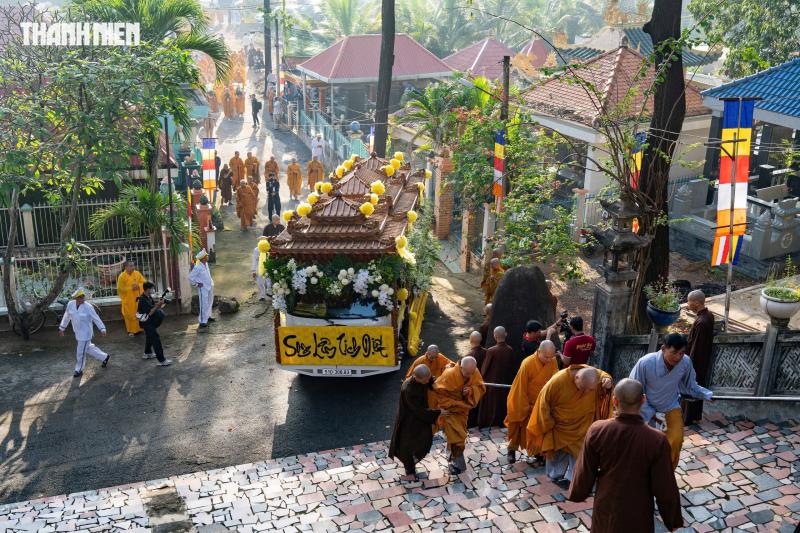 Lễ trà tỳ, nhập bảo tháp trưởng lão hòa thượng Thích Từ Thông ở chùa Thanh Sơn - Ảnh 5.