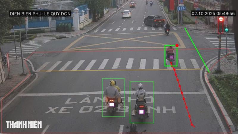 Camera AI của CSGT TP.HCM bắt lỗi hàng loạt xe máy vượt đèn đỏ ở trung tâm- Ảnh 5. Camera AI của CSGT TP.HCM bắt lỗi hàng loạt xe máy vượt đèn đỏ ở trung tâm- Ảnh 5.