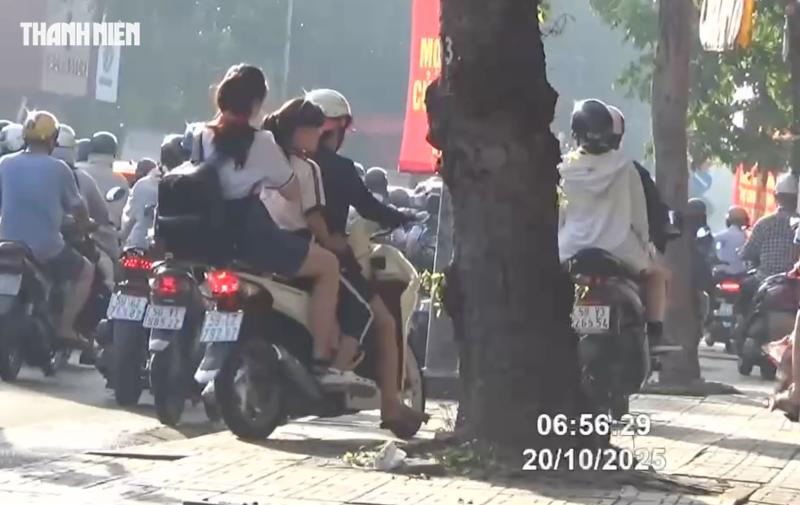 5 phút, 144 xe máy đi trên vỉa hè Gò Vấp bị CSGT Hàng Xanh phạt nguội - Ảnh 2.