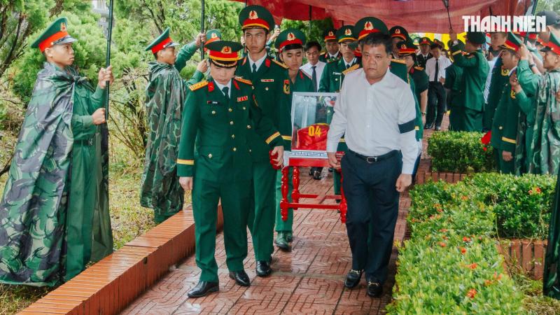 Truy điệu và an táng 34 hài cốt liệt sĩ tại quy tập tại P.Quảng Trị- Ảnh 8.