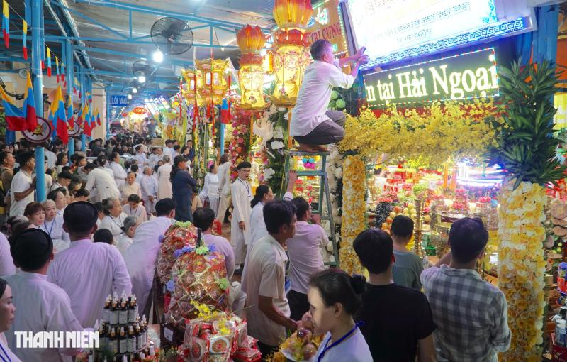 Đại lễ Hội yến Diêu Trì Cung 2025: Hàng trăm loại hoa, cây trái hội tụ - Ảnh 1.