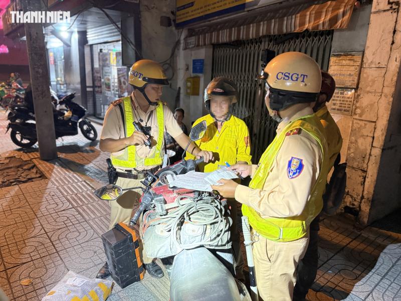 Bị CSGT phạt nồng độ cồn, người say cãi: 'Tôi uống nhưng đi đúng, anh phải thôngcảm' - Ảnh 10.