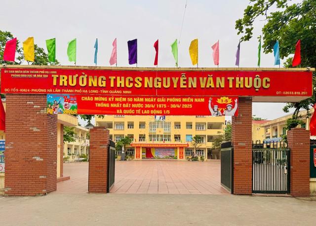 Cách chức hiệu trưởng sửa điểm cho con cán bộ phường- Ảnh 1.