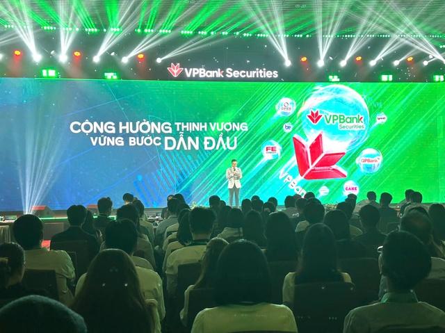 VPBankS chào bán cổ phiếu ra công chúng với giá 33.900 đồng/cổ phiếu- Ảnh 1.