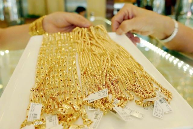 Giá vàng hôm nay 6.10.2025: Tăng mạnh, lập kỷ lục mới - Ảnh 1.