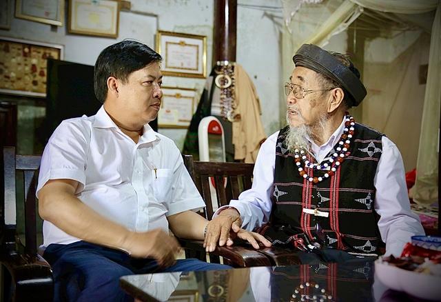 Chung dòng máu Lạc Hồng: Những người giúp việc làng - Ảnh 1.
