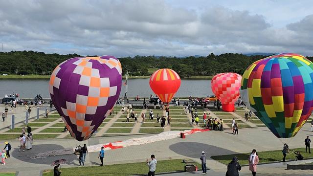 Lễ hội khinh khí cầu Đà Lạt 2025 thu hút hàng ngàn du khách và người dân- Ảnh 9.