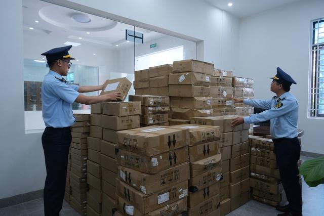 Lâm Đồng tạm giữ 20 ngàn sản phẩm sơn móng tay nhập lậu không rõ nguồn gốc - Ảnh 1.