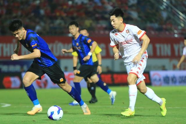 Trung Kiên không thể cứu nổi HAGL, cửa rớt hạng đang đến gần- Ảnh 2.