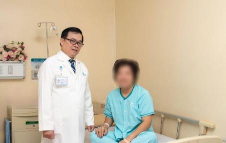 Người phụ nữ phát hiện khối u lớn 12cm sau 13 năm cắt tử cung- Ảnh 1.
