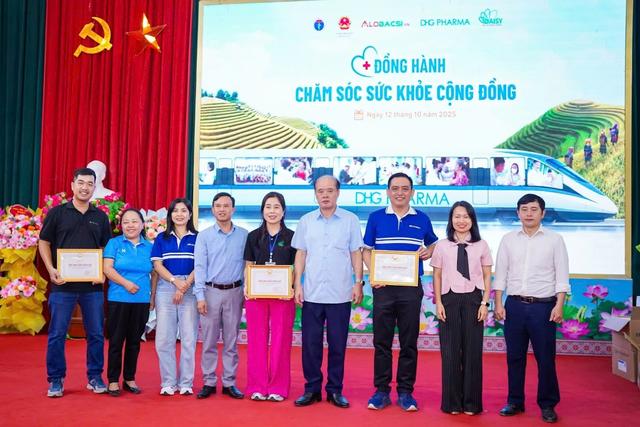 DHG Pharma đồng hành cùng đoàn y bác sĩ mang nắng ấm đến Tả Củ Tỷ- Ảnh 5.